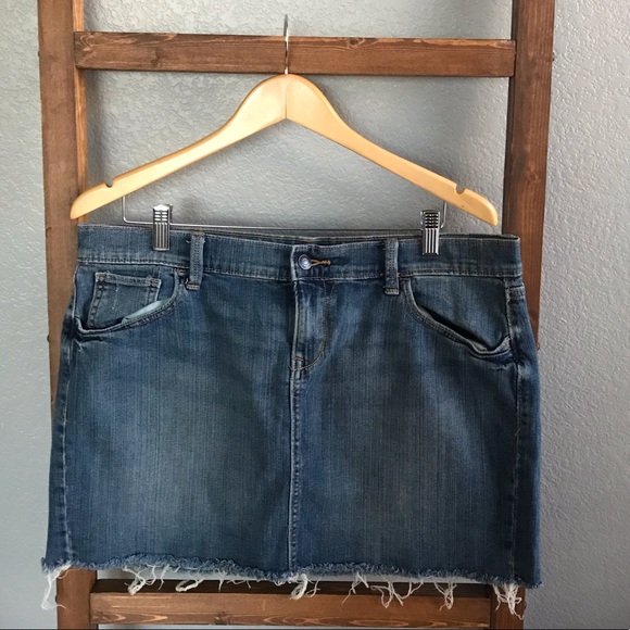 Old Navy Dresses & Skirts - Old Navy Blue Jean Mini Skirt with Pockets & Fray